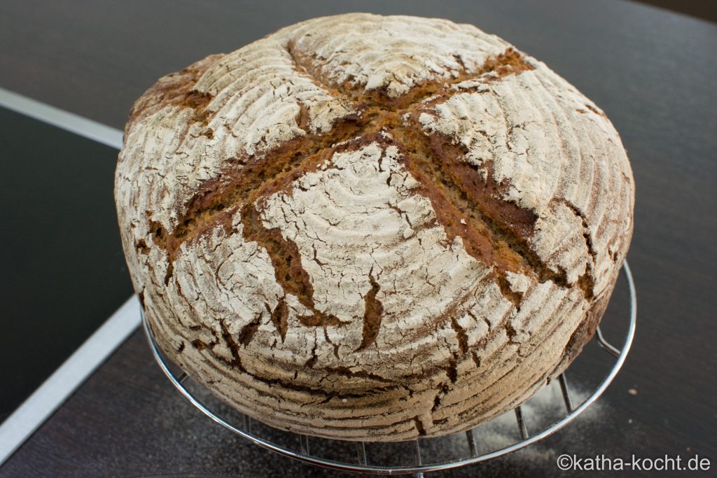 Roggenschrot_brot_aus_dem_Topf_ (15)