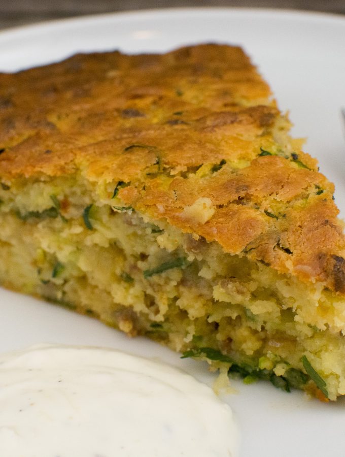 Zucchinikuchen mit Hackfleisch und Käse