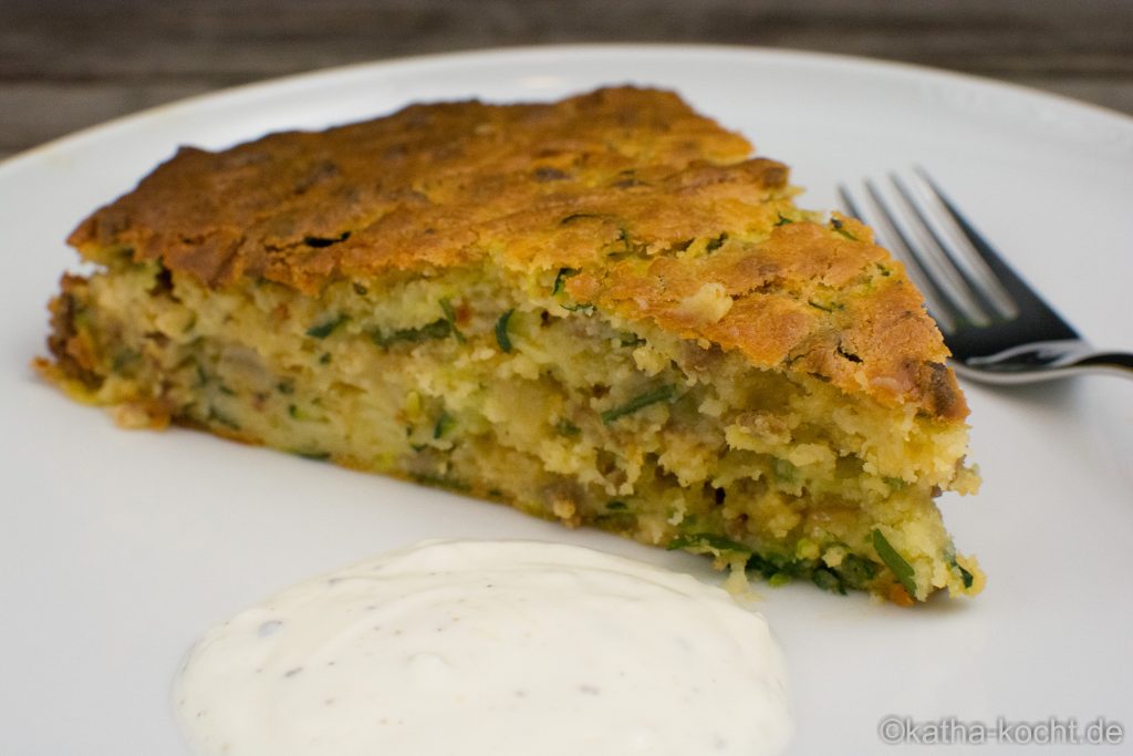 Zucchinikuchen mit Hackfleisch und Käse