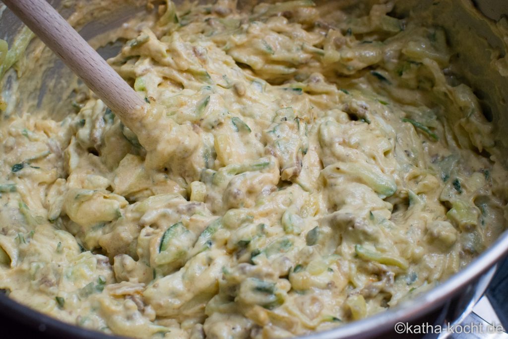 Zucchinikuchen mit Hackfleisch und Käse