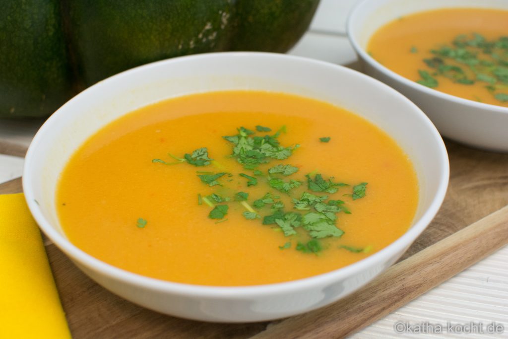 Muskatkürbis Suppe mit Garnelen - Katha-kocht!