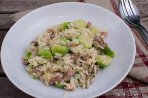 Reispfanne mit Rosenkohl und Speck