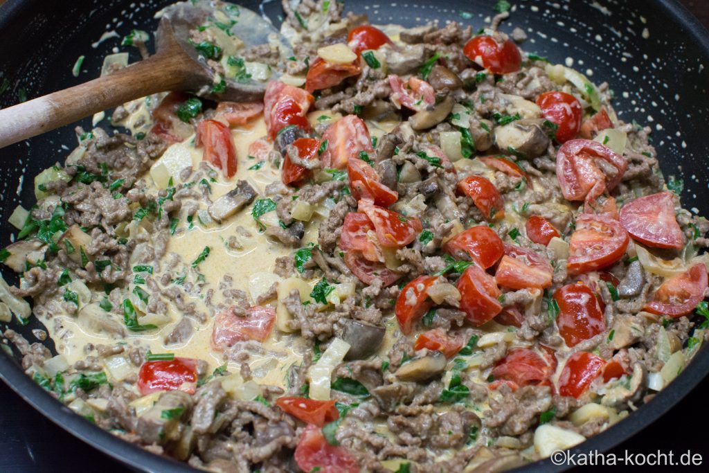 Linguine mit Hackfleisch in Parmesan-Sahnesauce