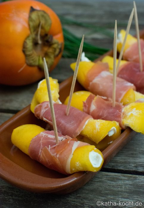 Tapas - Persimon Kaki mit Ziegenfrischkäse und Serranoschinken