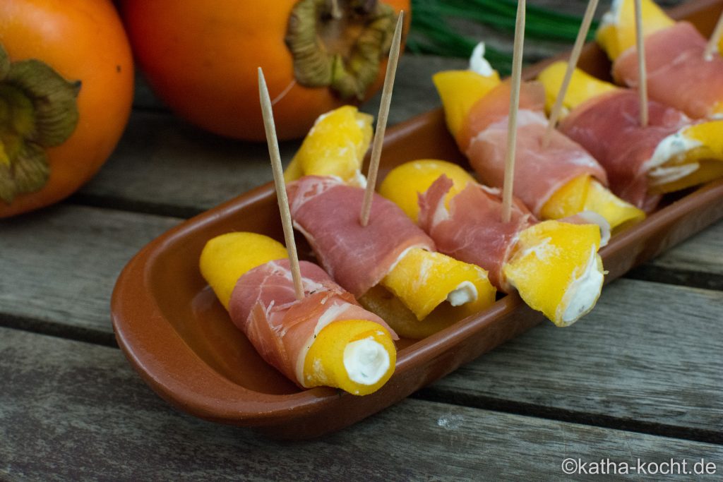 Tapas - Persimon Kaki mit Ziegenfrischkäse und Serranoschinken