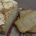 Dinkelbrot mit Walnüssen und Sauerteig aus dem Topf