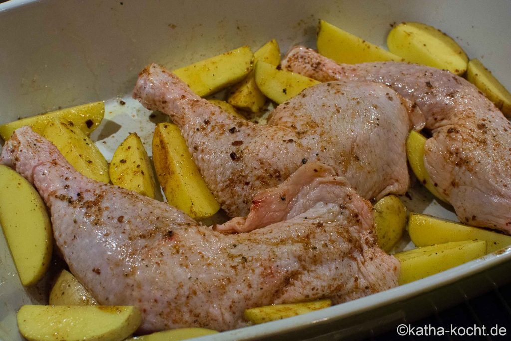 Hähnchenkeulen auf gebackenem Gemüse - Katha-kocht!