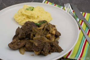 hähnchenleber mit apfel und zwiebeln