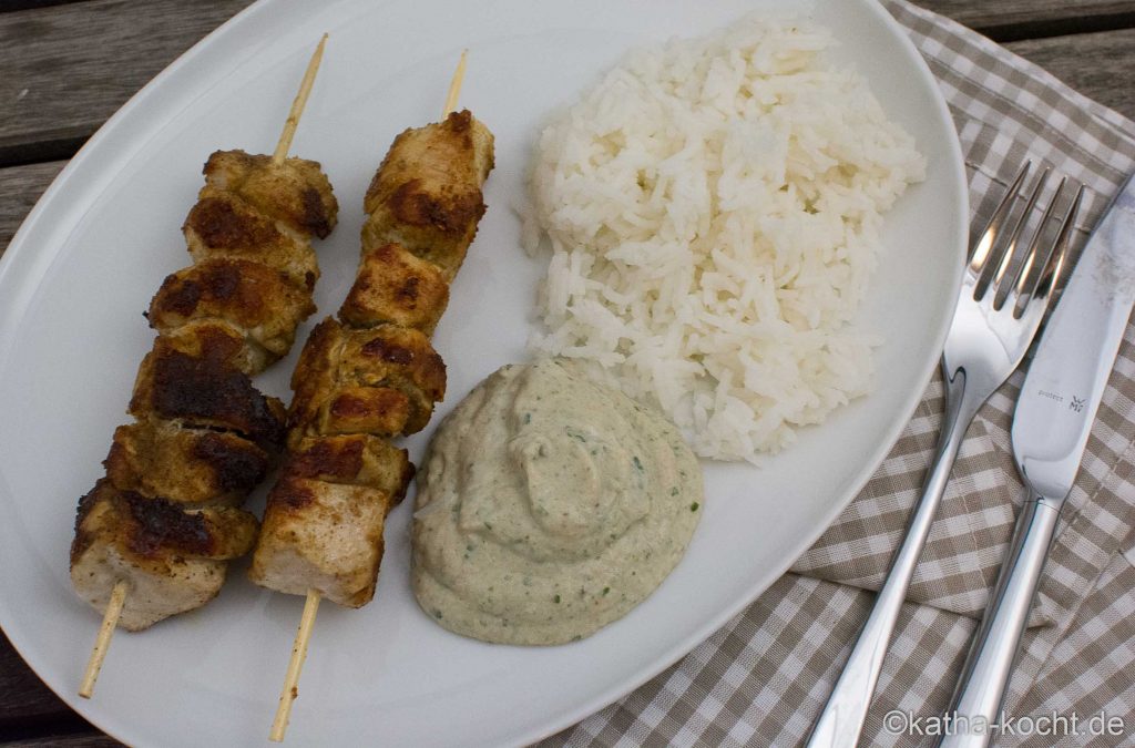 Hähnchenspieße mit Auberginen-Ziegenkäse Dip und Reis