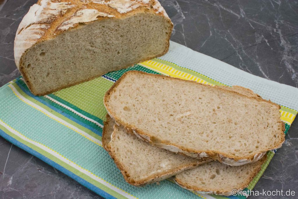 Luftiges Weißbrot mit Sauerteig aus dem Topf