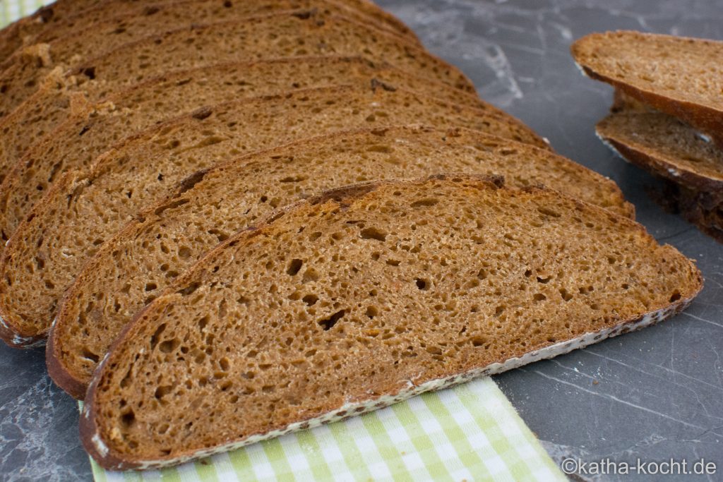 Weizenmischbrot mit getrockneten Tomaten