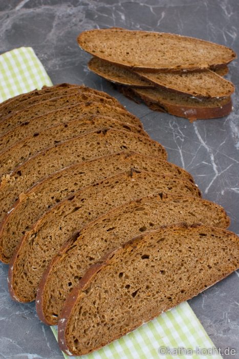 Weizenmischbrot mit getrockneten Tomaten