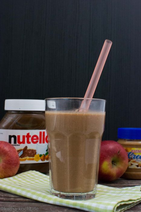 Apfel-Banane Smoothie mit Nutella und Erdnussbutter