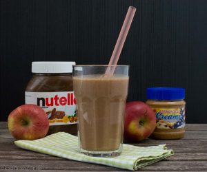 Apfel-Banane Smoothie mit Nutella und Erdnussbutter