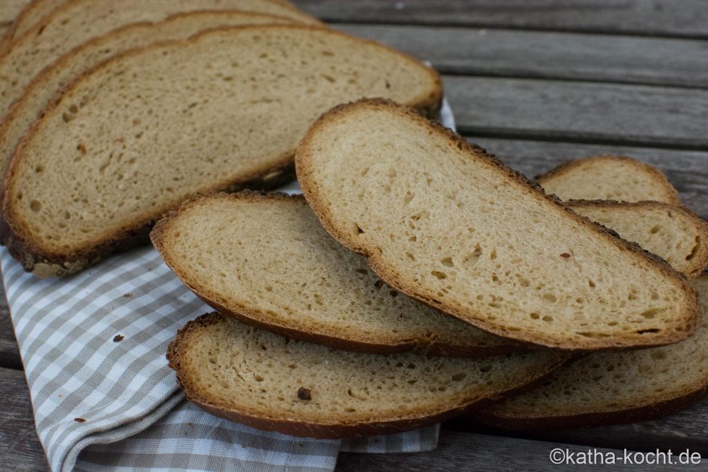 Kleines Landbrot aus dem kalten Topf