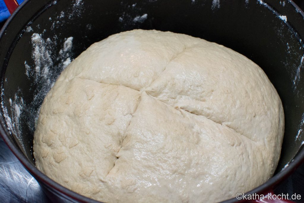 Kleines Landbrot aus dem kalten Topf