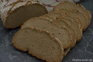 Roggenbrot mit krachender Kruste