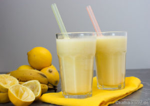 Ananas-Zitrone Smoothie mit Banane Ananas-Zitrone Smoothie mit Banane