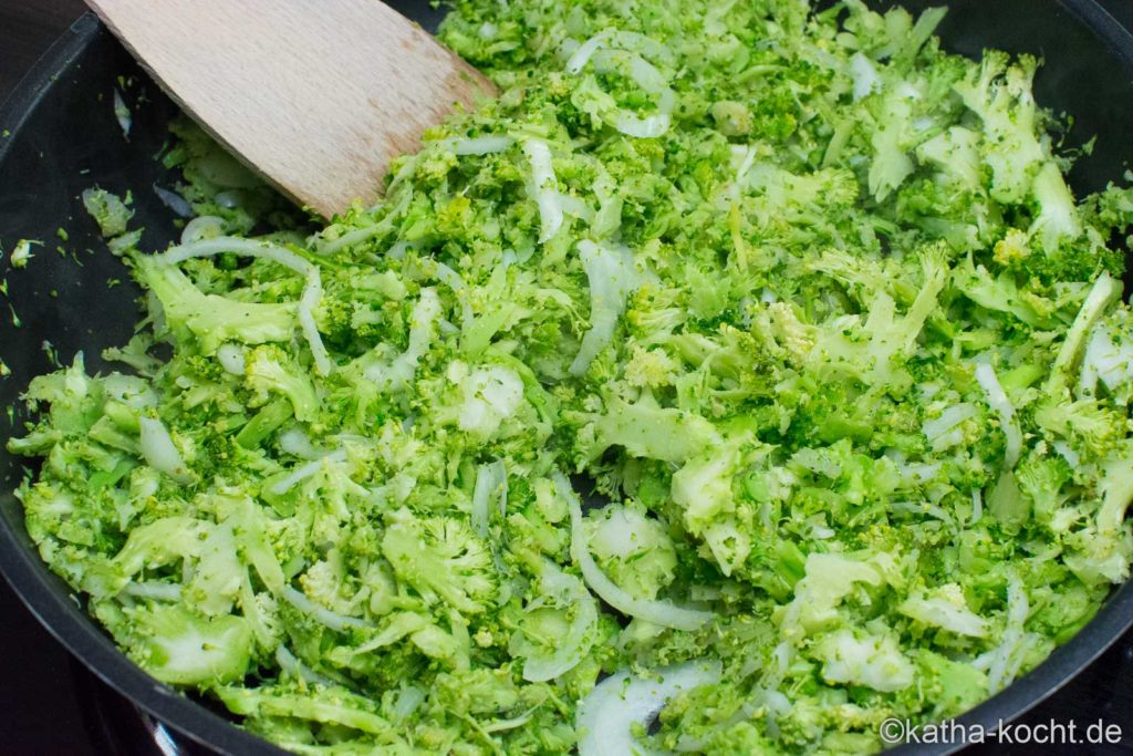 Brokkolikuchen mit Quark-Öl Teig - Katha-kocht!