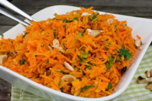 Cashew-Karottensalat mit Apfel und Basilikum - Rohkostsalat