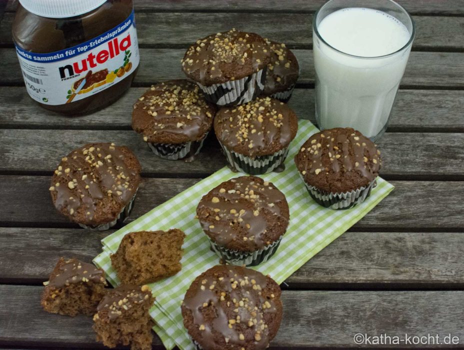 Nutella Muffins mit Haselnusskrokant