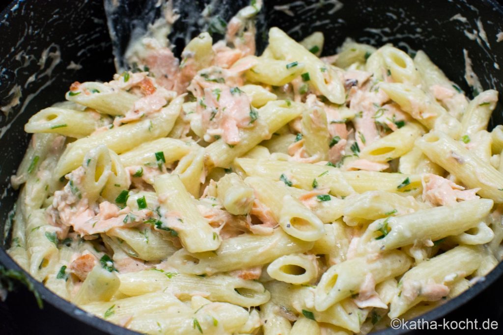 Penne mit Lachs in Sahnesauce 