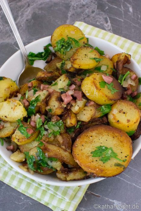 Bratkartoffeln mit Speck und Zwiebeln