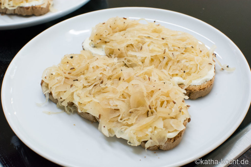 Schmand Sauerkraut Mit Bratwurst — Rezepte Suchen