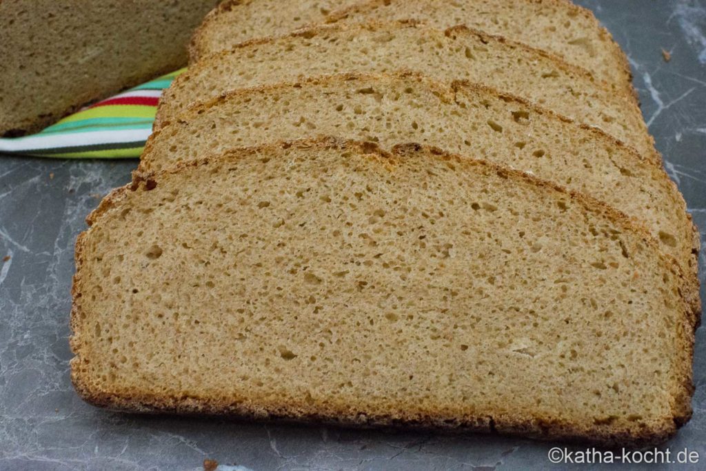 Emmerbrot mit Sauerteig aus dem Topf