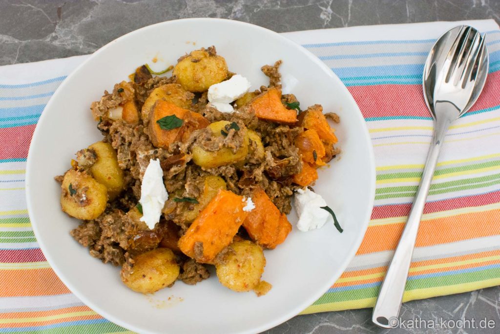 Gnocchi mit Hackfleisch, Süßkartoffel und Ziegenfrischkäse