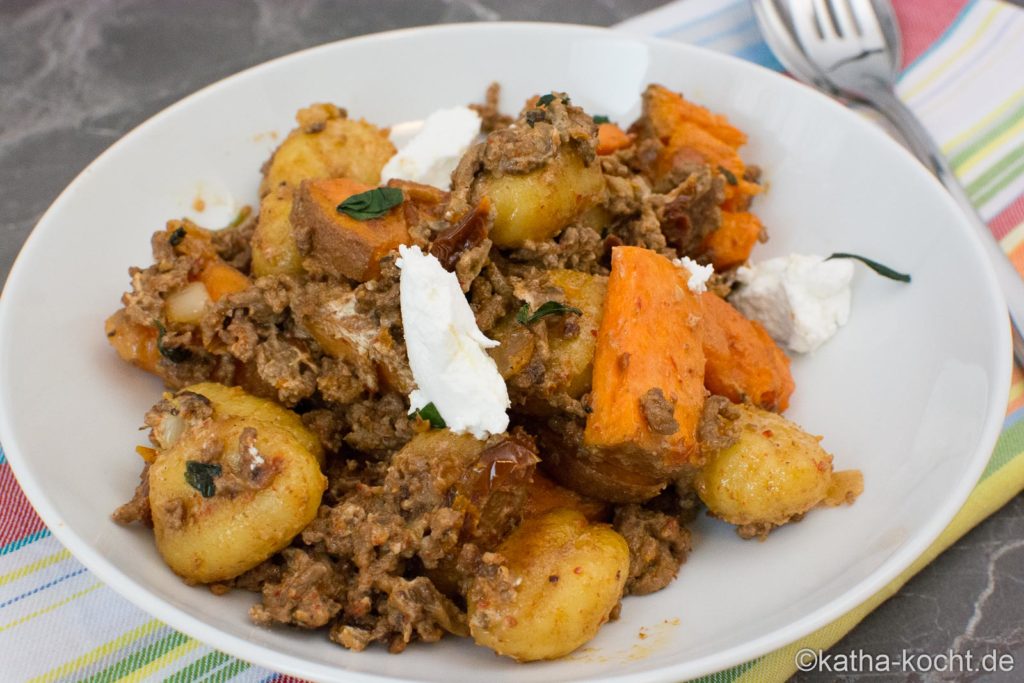 Gnocchi mit Hackfleisch, Süßkartoffel und Ziegenfrischkäse