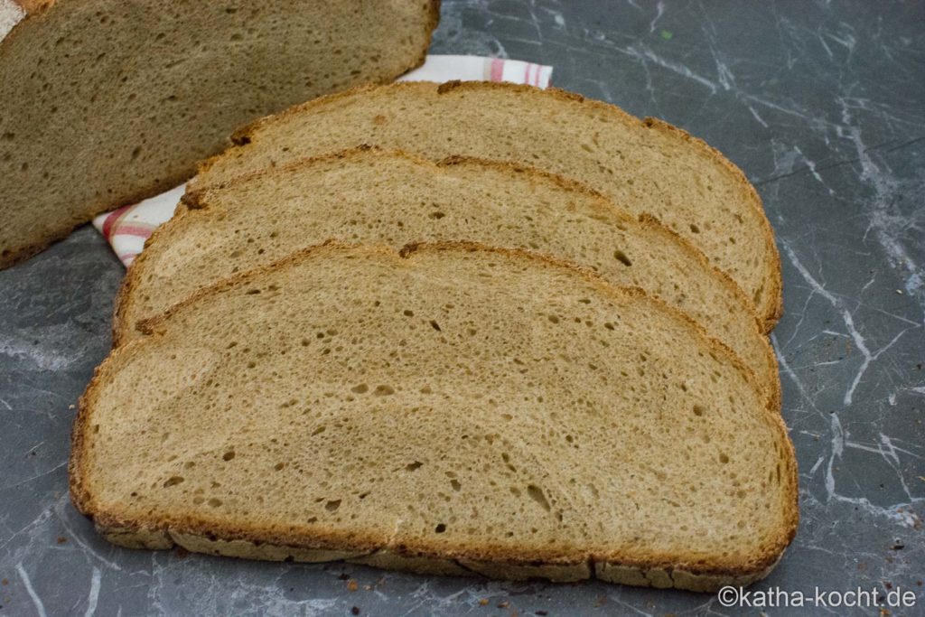 Großes Landbrot mit Sauerteig aus dem Topf