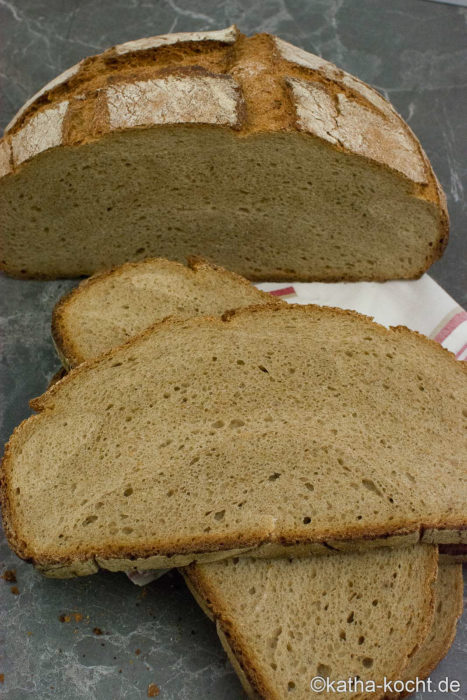 Großes Landbrot mit Sauerteig aus dem Topf