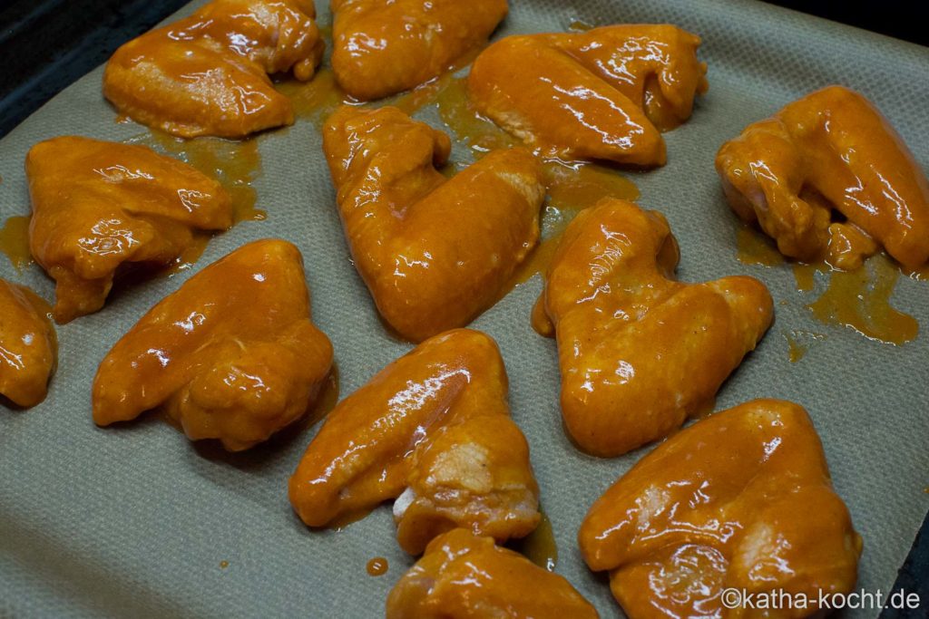 Honig Chicken Wings mit Buffalo Sauce