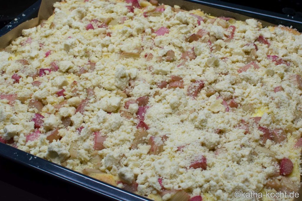 Rhabarberkuchen mit Vanillepudding vom Blech - Katha-kocht!