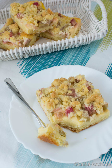 Rhabarberkuchen mit Pudding vom Blech