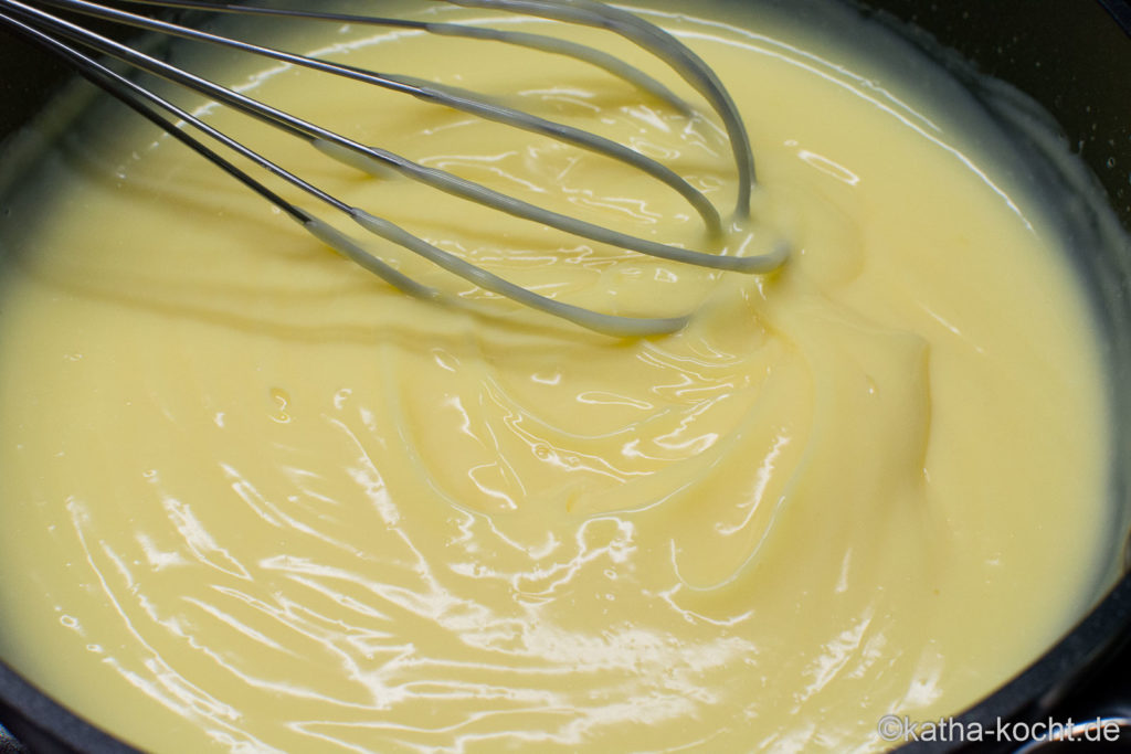 Rhabarberkuchen mit Pudding vom Blech