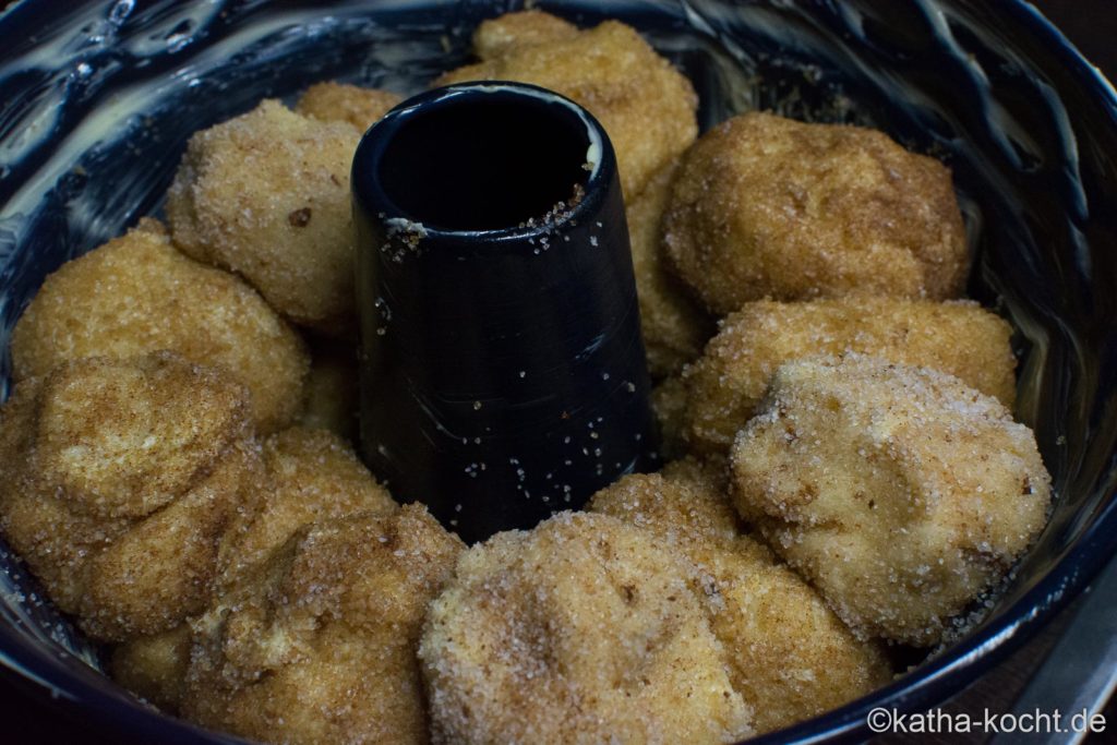 Süßes Monkey Bread mit Zucker und Zimt 