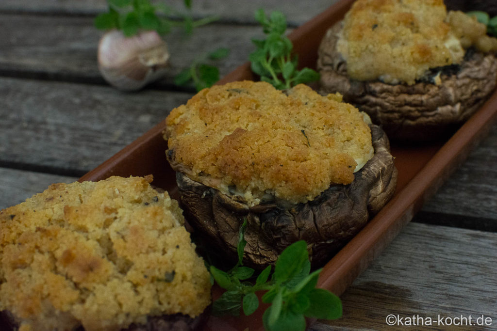 Tapas - Champignons mit Knusperhaube und Frischkäsefüllung