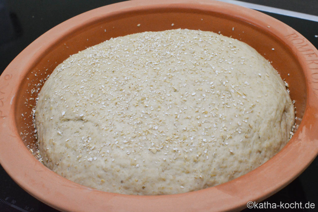 Haferflockenbrot mit Haferkleie aus dem Römertopf