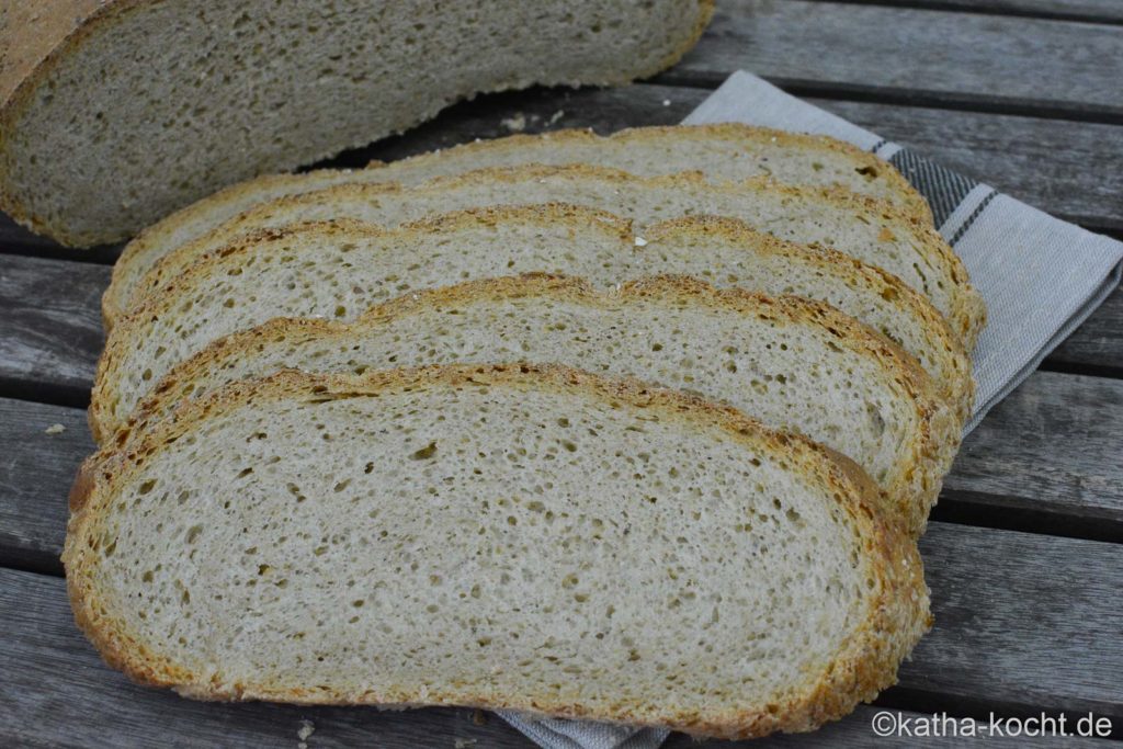 Haferflockenbrot mit Haferkleie aus dem Römertopf