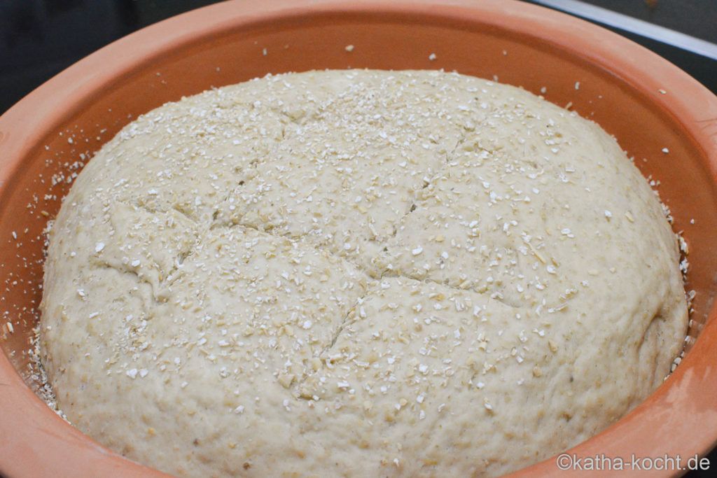 Haferflockenbrot mit Haferkleie aus dem Römertopf