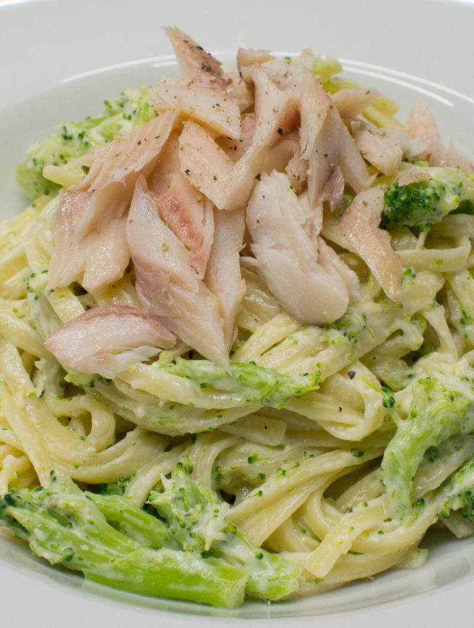 Pasta mit Räucherforelle und Brokkoli