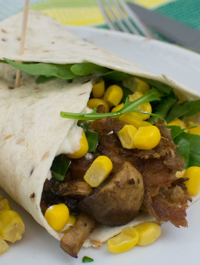 Pullde Pork Wraps mit Mais und Rucola