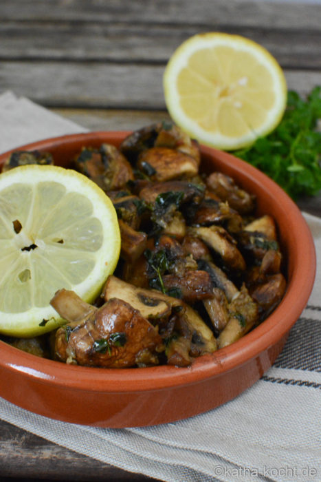 Tapas - marinierte Champignons mit Zitrone und Oregano