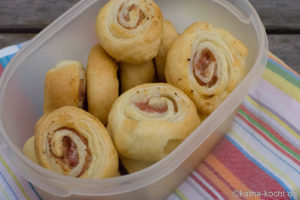 Blätterteigschnecken mit Schinken und Frischkäse als Reiseproviant