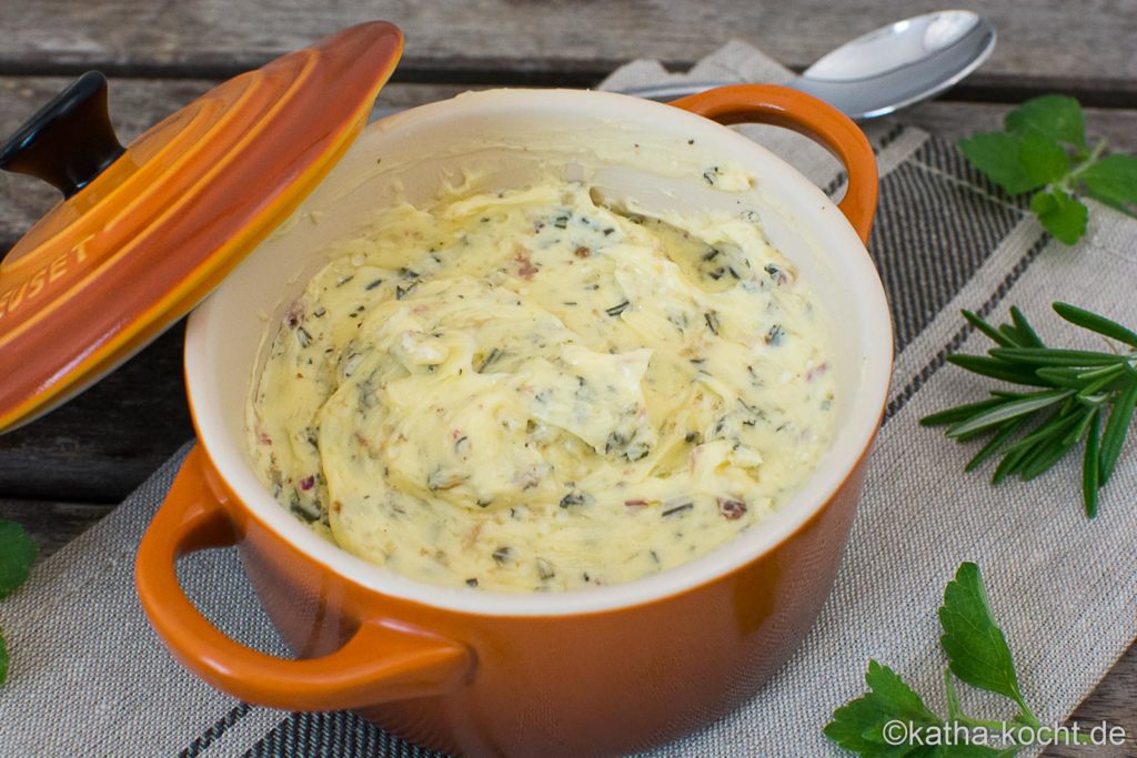 Kräuterbutter mit Rosmarin und Zitronenmelisse - Katha-kocht!