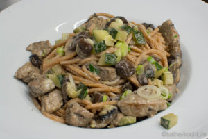 Pasta mit Schweinefilet und Zucchini
