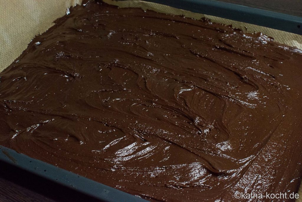 Schokoladen-Kirschkuchen mit Streuseln vom Blech