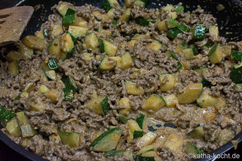 Zucchini-Hackfleisch Pfanne mit Reis